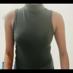Emerald Sleeveless Turtleneck